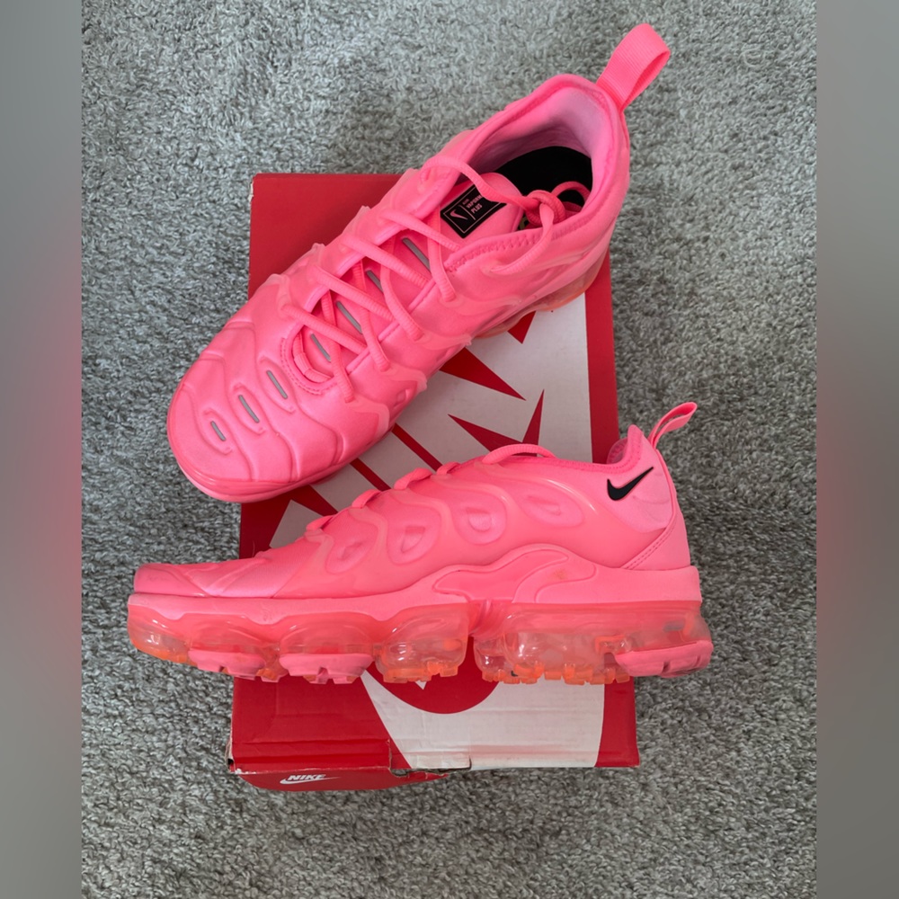 Women’s Vapormax Plus - Hot Pink